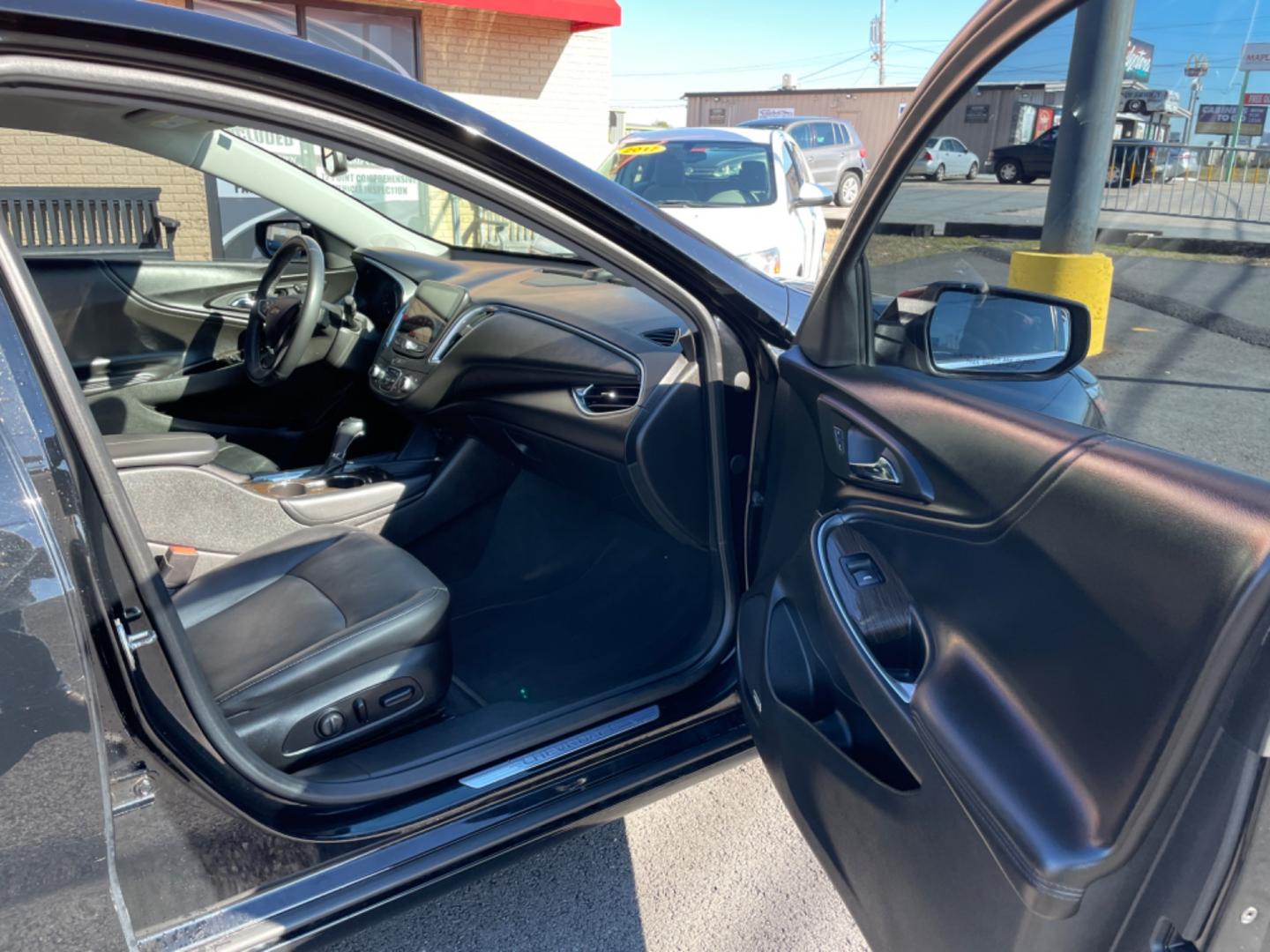 2017 Black Chevrolet Malibu (1G1ZH5SX0HF) with an 4-Cyl, Turbo, 2.0 Liter engine, Automatic, 9-Spd transmission, located at 8008 Warden Rd, Sherwood, AR, 72120, (501) 801-6100, 34.830078, -92.186684 - Photo#8